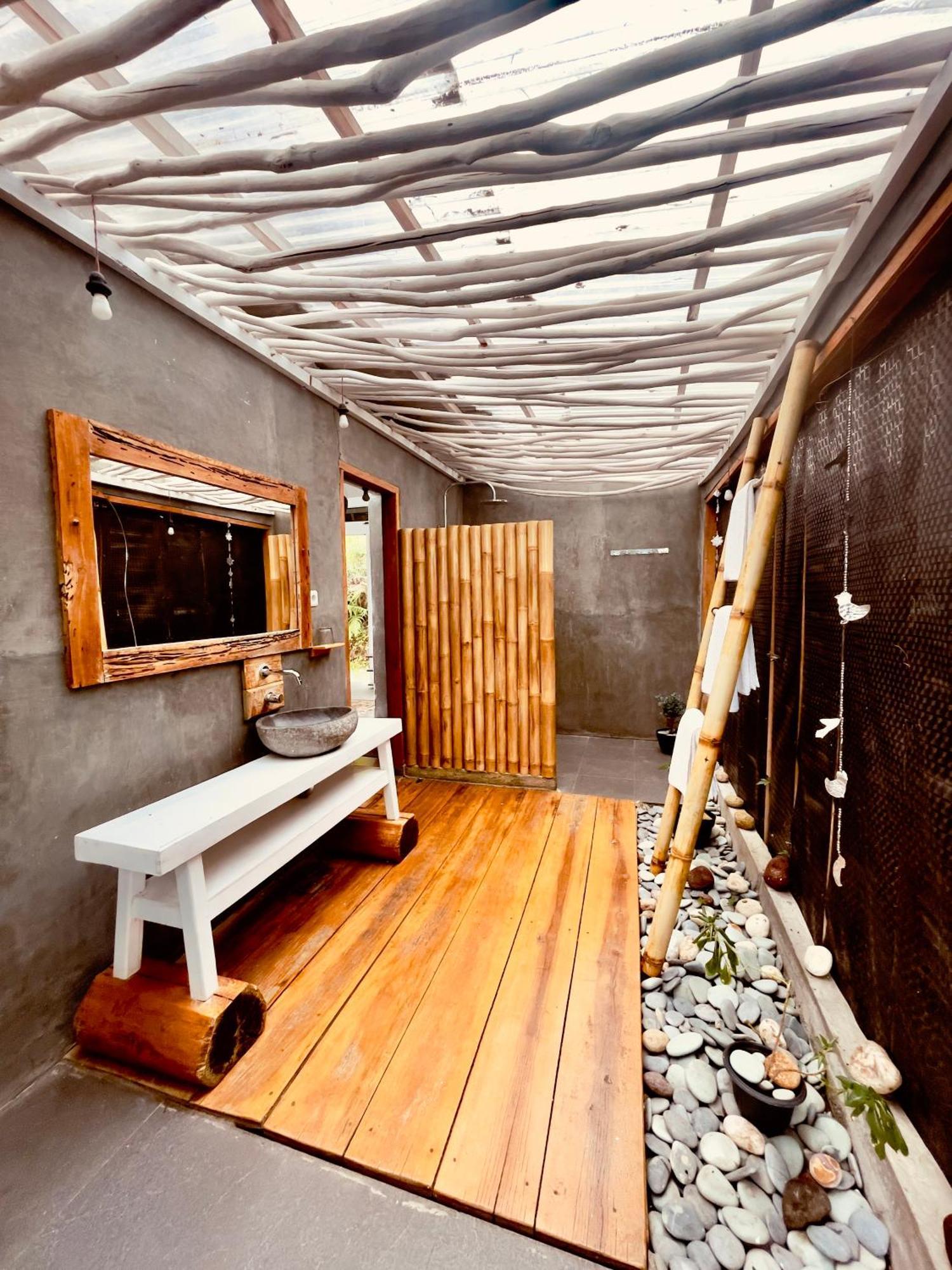 Manulalu Jungle Hotel Bajawa Ngoại thất bức ảnh