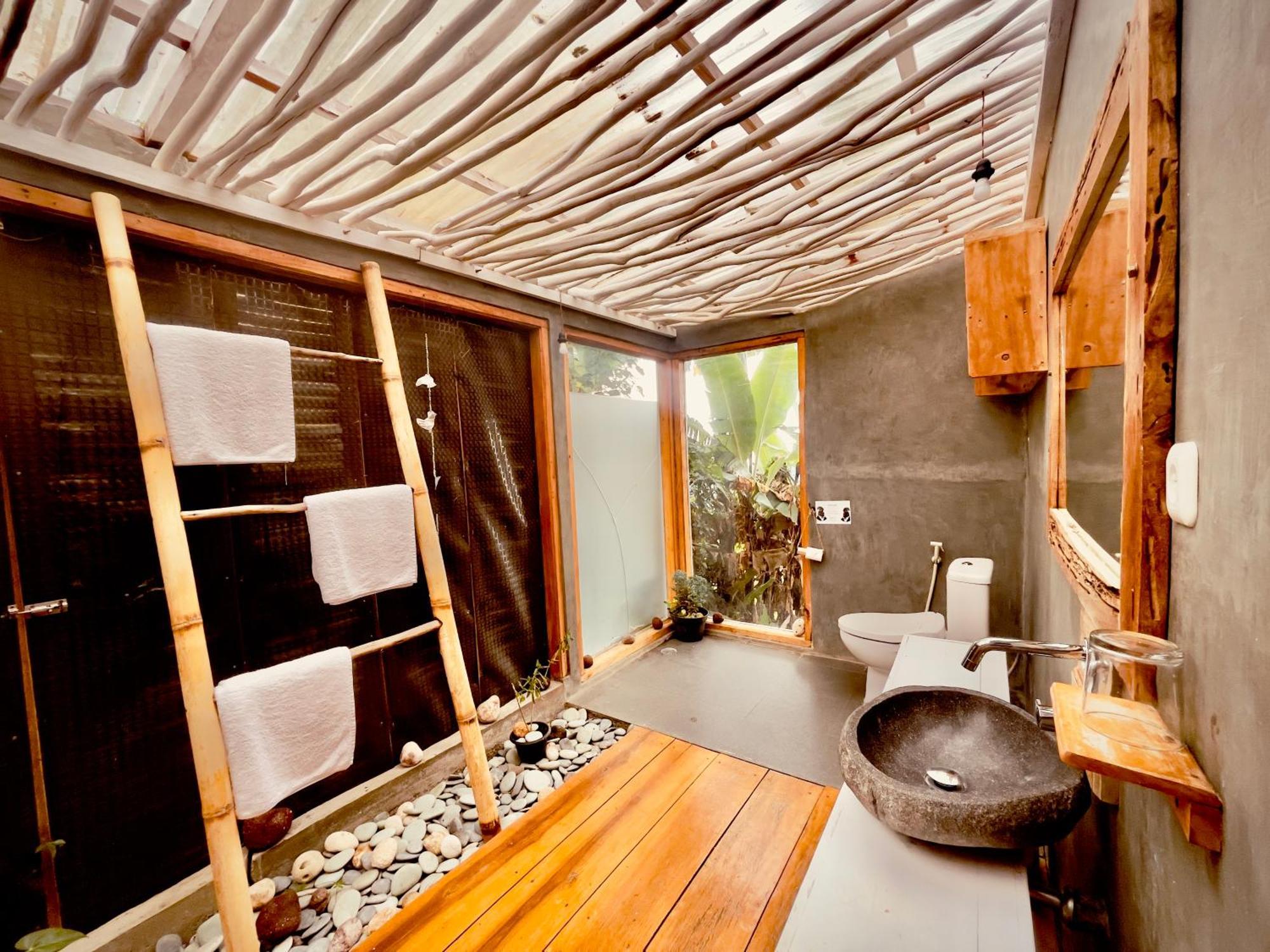 Manulalu Jungle Hotel Bajawa Ngoại thất bức ảnh