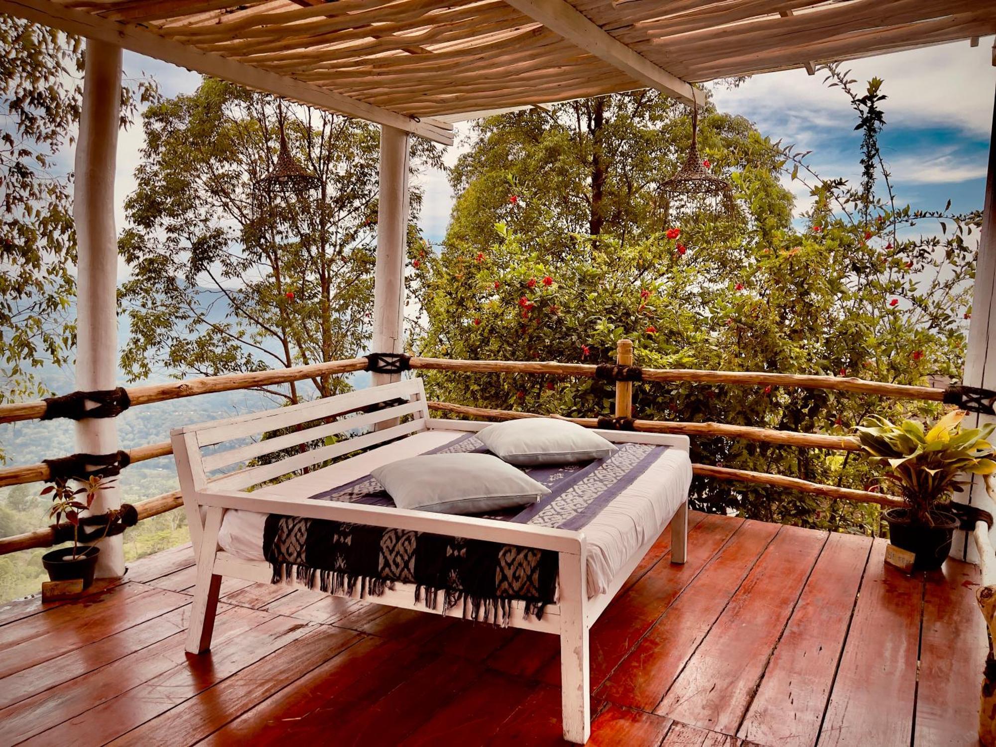 Manulalu Jungle Hotel Bajawa Ngoại thất bức ảnh
