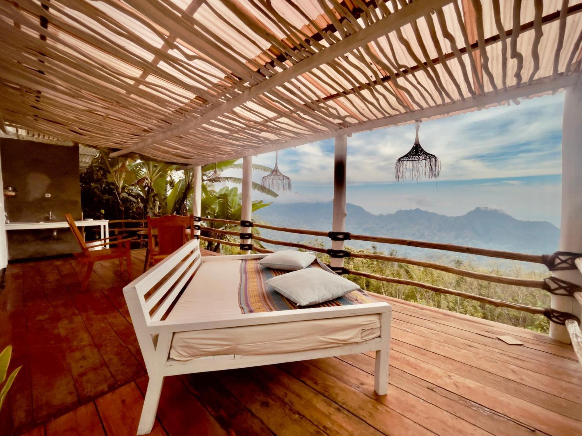 Manulalu Jungle Hotel Bajawa Ngoại thất bức ảnh